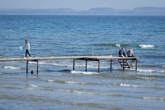 Foraaret og paaskeferien bliver indtaget i fulde drag ved Bellevue Strand i Aarhus mandag den 6. april 2020.. , Aarhus Denmark Copyright: BoxAmstrup BoxAmstrupx cop109 spdk20200406-160414-L