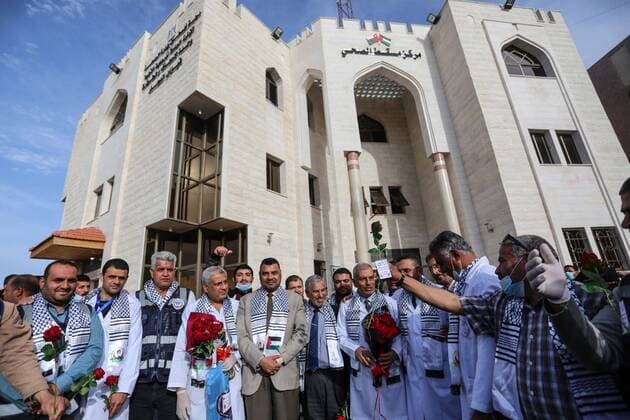 April 6, 2020, Khan Younis, Gaza Strip, Palestinian Territory: Palestinians who were quarantined leave the quarantine centers, after the end of the quarantine period in the center of Muscat in Khan Younis in the southern of Gaza strip, April 6, 2020 Khan Younis Palestinian Territory - ZUMAap3_ 20200406_zaf_ap3_100 Copyright: xAshrafxAmrax