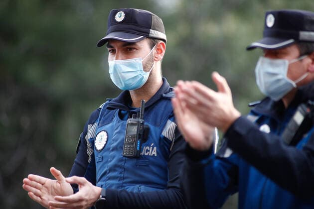 April 6, 2020, Madrid, MADRID, SPAIN: Illustration, tribute of the Local Police of Madrid to the workers of the M30 mortuary during the fourth week after the Government declared the state of alarm in Spain and recommended people to stay at home to fight coronavirus COVID-19 on April 06, 2020 in Madrid, Spain Madrid SPAIN - ZUMAa181 20200406_zaa_a181_048 Copyright: xOscarxJ.xBarrosox