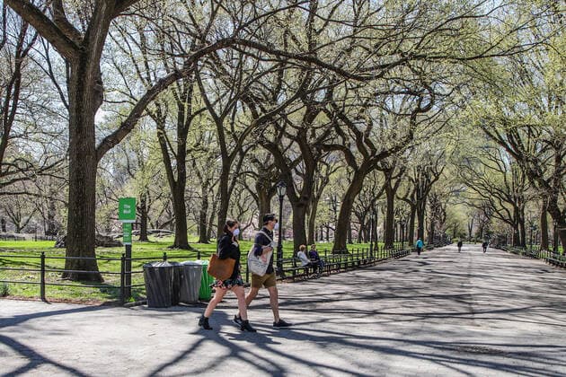 April 6, 2020, New York, NEW YORK, EUA: View of Central Park in the spring in New York during the Coronavirus Covid-19 pandemic in the United States. New York EUA - ZUMAc233 47120017st Copyright: xVanessaxCarvalhox