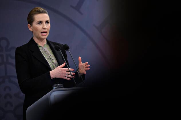Statsminister Mette Frederiksen (S) afholder pressemoede om COVID-19 i Danmark i Spejlsalen i Statsministeriet mandag den 6. april 2020.. , Copenhagen Denmark Copyright: PhilipxDavali PhilipxDavalix cop222 spdk20200406-214627-L