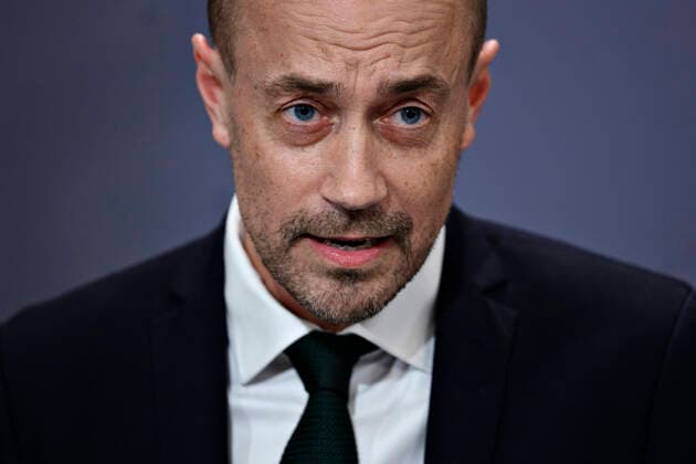 Sundheds- og aeldreminister Magnus Heunicke (S), da statsminister Mette Frederiksen (S) afholder pressemoede om COVID-19 i Danmark i Spejlsalen i Statsministeriet mandag den 6. april 2020.. , Copenhagen Denmark Copyright: PhilipxDavali PhilipxDavalix cop222 spdk20200406-230333-L