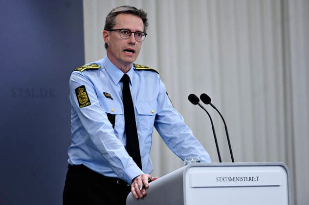 Rigspolitichef i Rigspolitiet Thorkild Fogde, da statsminister Mette Frederiksen (S) afholder pressemoede om COVID-19 i Danmark i Spejlsalen i Statsministeriet mandag den 6. april 2020.. , Copenhagen Denmark Copyright: PhilipxDavali PhilipxDavalix cop222 spdk20200406-230609-L