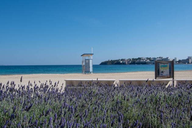 20200406 Palma de Mallorca under Corona Close down PALMA DE MALLORCA, SPAIN - APRIL 6 2020 : Lifeguard tower on Palma Nova beach at - Palma de Mallorca under Corona Close down on April 6, 2020 in Palma de Mallorca, . Palma de Mallorca Baleares Spain