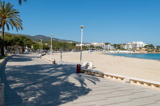 20200406 Palma de Mallorca under Corona Close down PALMA DE MALLORCA, SPAIN - APRIL 6 2020 : Palma Nova beach at - Palma de Mallorca under Corona Close down on April 6, 2020 in Palma de Mallorca, . Palma de Mallorca Baleares Spain