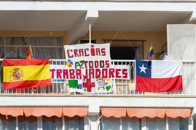 20200406 Palma de Mallorca under Corona Close down PALMA DE MALLORCA, SPAIN - APRIL 6 2020 : Banners on a balcony in Calvia in thanks to the workers in Spain and Chile at - Palma de Mallorca under Corona Close down on April 6, 2020 in Palma de Mallorca, . Palma de Mallorca Baleares Spain