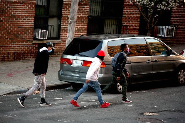 April 7, 2020, New York City, New York, US: New York City authorities, following national suggestion, has mandated that all city residents wear face masks or facial protection, either purchased or home-made while in public spaces as a defense against COVID-19 spread or defense against the novel coronavirus. New York City US - ZUMAl135 20200407_zap_l135_007 Copyright: xG.xRonaldxLopezx