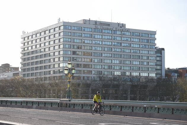 . 07 04 2020. London, United Kingdom. Coronavirus crisis. View of St Thomas Hospital in London, where Prime Minister Boris Johnson is in intensive care since last night. PM Boris Johnson has spent last night in intensive care after his coronavirus condition worsened. He was admited into St Thomas Hospital on last Sunday, 10 days after he started to feel first coronavirus symptms.  xGustavoxValientex xi-Imagesx IIM-20994-0001
