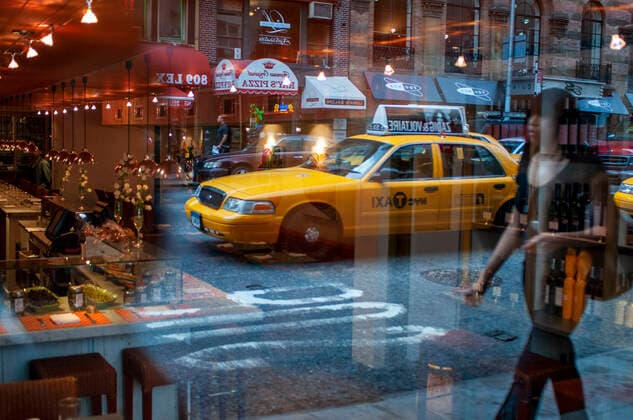 IMAGO Creative, Urban Lifestyle IMAGO Creative: Urban Diversity Reflection in a restaurant on the Upper East Side. The Upper East Side is the most southern district of New York, and has the highest population density and the highest concentration of wealth. In this section everything is at hand: schools, shops, museums and parks. The variety of homes that populate this area is extremely varied, and coexisting luxury condominium buildings and cooperative buildings and single-family homes the floors without elevator. New York New York USA Copyright: xSergixReboredox xVWPicsx SRE-BS3581