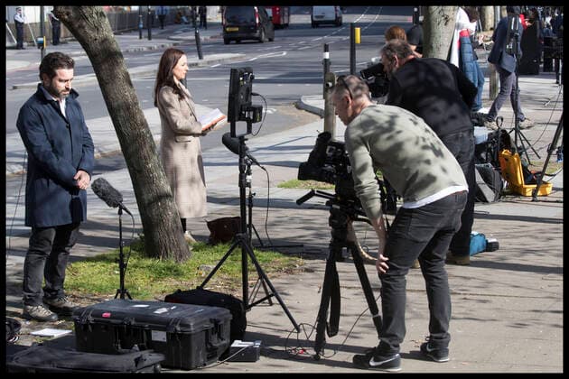 . 07 04 2020. London, United Kingdom. The worldÕs media outside St.ThomasÕ Hospital in London after Prime Minister Boris Johnson was transferred to the Intensive Care Unit.  xStephenxLockx xi-Imagesx IIM-20995-0004