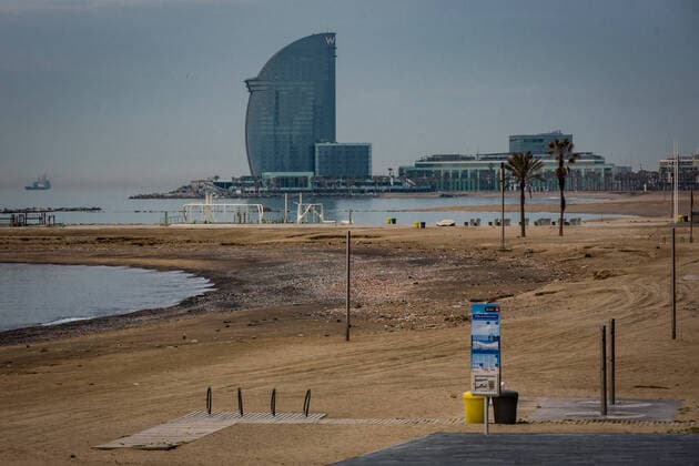 April 7, 2020, Barcelona, Catalonia, Spain: The beaches of Barcelona are seen empty, the confinement measures imposed by the government force all non-essential services to remain at home, access to the beaches is prohibited. After four-day fall, daily coronavirus deaths in Spain rise to 743. The total number of fatalities in the country now stands at 13,798, with 140,510 confirmed infections. Barcelona Spain - ZUMAb137 20200407_zap_b137_005 Copyright: xJordixBoixareux