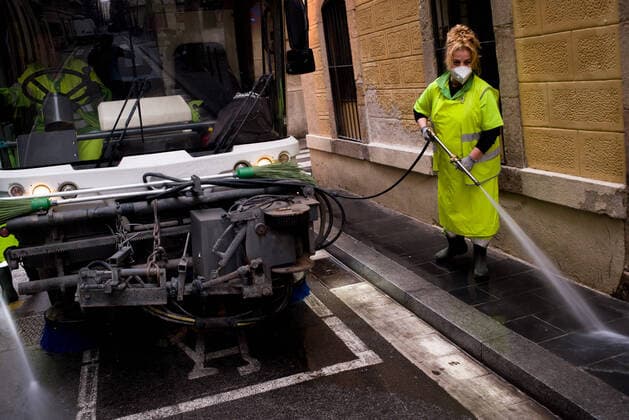 April 7, 2020, Barcelona, Catalonia, Spain: A worker from the cleaning services of the Barcelona city council wets the streets at the maritime district of La Barceloneta early in the morning. After four-day fall, daily coronavirus deaths in Spain rise to 743. The total number of fatalities in the country now stands at 13,798, with 140,510 confirmed infections. Barcelona Spain - ZUMAb137 20200407_zap_b137_006 Copyright: xJordixBoixareux