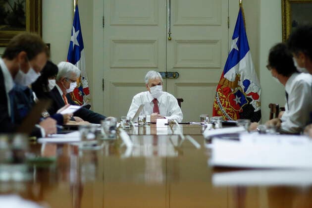 Santiago, 7 April 2020 The President of the Republic, Sebastian Pinera, heads a new meeting of the Coronavirus Emergency Committee in Chile Pool Fotografico Via Aton Chile, Santiago Chile Aton 410215  Copyright: POOLxFOTOGRAFICO VIAxATONxCHILE
