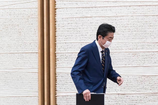 April 7, 2020, Tokyo, Japan: TOKYO, JAPAN - APRIL 07: Japan s Prime Minister Shinzo Abe leaves a press conference at the prime minister s official residence on April 07, 2020 in Tokyo, Japan. Tokyo Japan - ZUMAz114 20200407_zih_z114_010 Copyright: xPOOLx