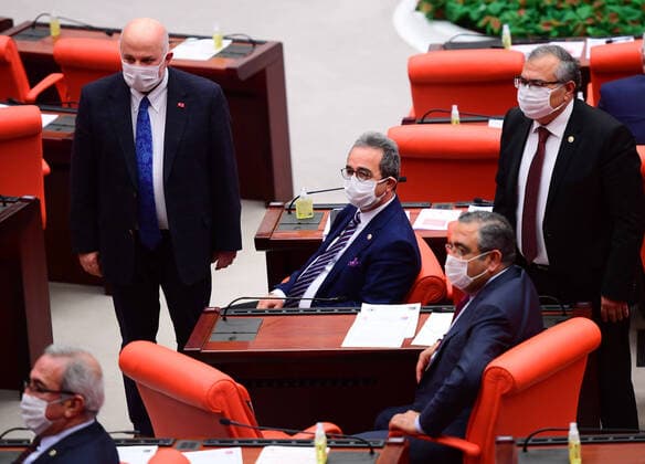 Turkish parliament members wear protective masks in Ankara, Turkey, on 7 April 2020. Turkey has confirmed 649 death and 30,17 positive cases of the coronavirus infection in the country. ( Copyright: DepoxPhotos 16714713