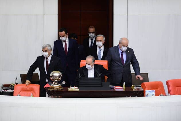 Turkish parliament members wear protective masks in Ankara, Turkey, on 7 April 2020. Turkey has confirmed 649 death and 30,17 positive cases of the coronavirus infection in the country. ( Copyright: DepoxPhotos 16714721
