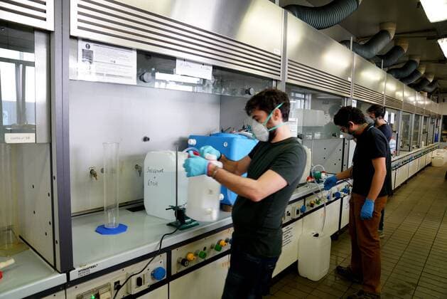 Milan, Coronavirus, Department of Chemistry, Material and Engineering Giulio Natta Polytechnic University of Milan where Professor Maria Pia Pedeferri and PhD students prepare 3300 liters of Hygienizing Gel to be given to the Civil Protection of all Lombardy (Duilio Piaggesi Fotogramma, Milan - 2020-04-07) p.s. la foto e utilizzabile nel rispetto del contesto in cui e stata scattata, e senza intento diffamatorio del decoro delle persone rappresentate  Copyright: xDuilioxPiaggesix xFOTOGRAMMAx