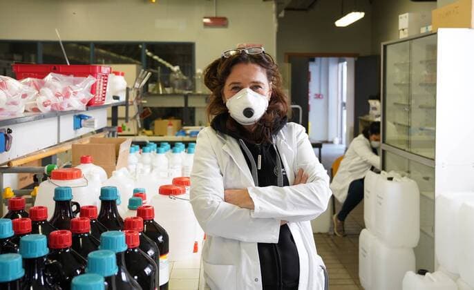 Milan, Coronavirus, Department of Chemistry, Material and Engineering Giulio Natta Polytechnic University of Milan where Professor Maria Pia Pedeferri and PhD students prepare 3300 liters of Hygienizing Gel to be given to the Civil Protection of all Lombardy, in the photo Professor Maria Pia Pedeferri (Duilio Piaggesi Fotogramma, Milan - 2020-04-07) p.s. la foto e utilizzabile nel rispetto del contesto in cui e stata scattata, e senza intento diffamatorio del decoro delle persone rappresentate  Copyright: xDuilioxPiaggesix xFOTOGRAMMAx