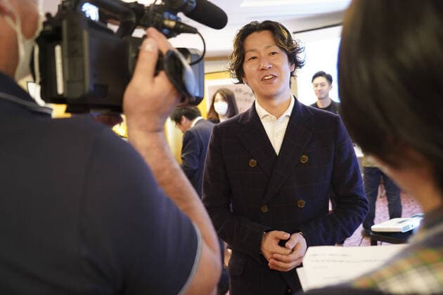 April 7, 2020, Tokyo, Japan: A Japanese University has held the world s first online graduation ceremony using robots due to the coronavirus pandemic...Students at Business Breakthrough University in Tokyo didn t get a traditional ceremony, but had the next best thing using newme telepresensence robots and a tablet hosting a Zoom call...Graduates had the experience of walking across the stage and accepting their diplomas at the Hotel Grand Palace in Tokyo, virtually on March 28, all while self-isolating at home...The robots were dressed in a cap and gown and fitted with tablets on their heads, allowing students to show their face using Zoom...When the moderator called the name, a newme wearing a graduation gown and hat from BBT University appeared on the tablet with the face of the graduate who operated it, and the diploma was hande - ZUMAc218 20200407_zia_c218_024 Copyright: xCOVERxImagesx
