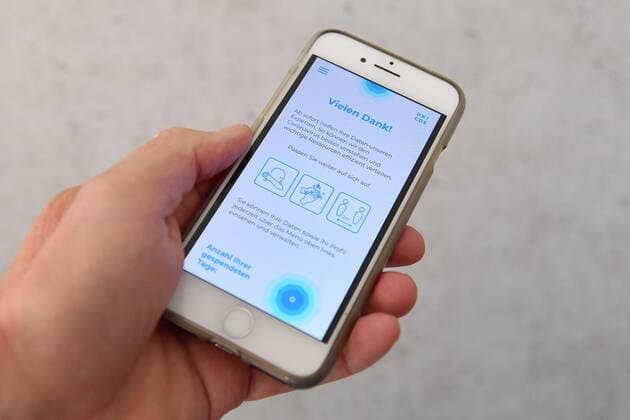 Themenbild,Symbolfoto: Corona APP Robert Koch Institut (RKI), Kampf gegen die Pandemie Die Corona-App muss schnellstmoeglich kommen. Im Kampf gegen Corona wurde die flaechendeckende Auswertung von Mobilfunkdaten ins Spiel gebracht, um Infektionsketten zu identifizieren.