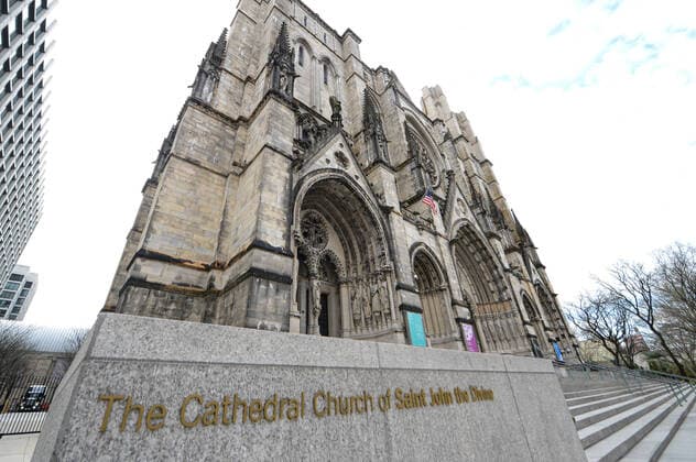 April 7, 2020, New York Manhatan, USA: The Manhattan church, the largest Gothic cathedral in the world, will be able to care for at least 200 patients during the coronavirus outbreak. 04 07 20. New YorkManhattan New York Manhatan USA - ZUMAs252 20200407_znp_s252_006 Copyright: xMarcusxSantosx