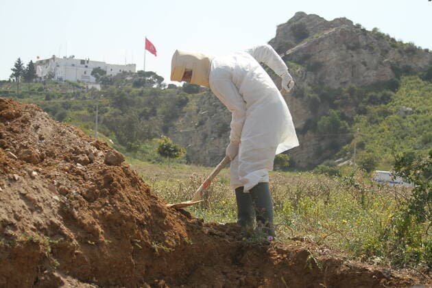 Coronavirus in Tunesien, Pflegekräfte üben den Ernstfall in Tunis La municipalite de tunis propose une operation blanc de l enterrement des deces de corona a tunis Mise en terre NEWS : Crise sanitaire mondiale et la pandemie du Coronavirus Covid19 en tunisie - Tunis - 07 04 2020 WassimJdidi Panoramic 