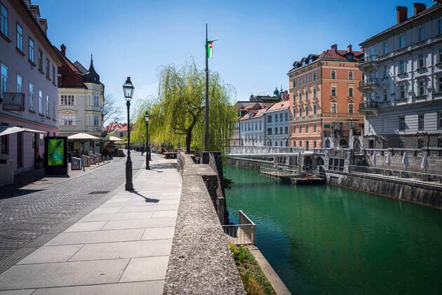 April 7, 2020, Ljubljana, Slovenia: Empty cafes and restaurants are seen at the Cankarjevo nabrezje in city centre of Ljubljana..Slovenia entered into 4th week of quarantine amidst the coronavirus outbreak..Slovenia Health Ministry recorded a total of 1,059 infections, 36 death and 102 recovered since the beginning of the Coronavirus (Covid-19) outbreak. Ljubljana Slovenia - ZUMAs197 20200407_zaa_s197_116 Copyright: xJurexMakovecx