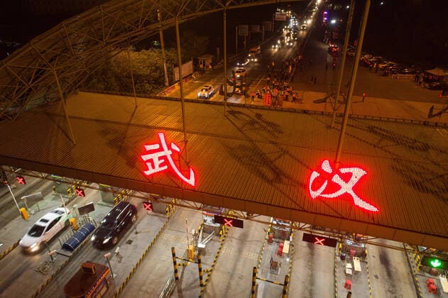(200408) -- WUHAN, April 8, 2020 -- Aerial photo taken on April 8, 2020 shows cars passing an expressway toll station in northern Wuhan, central China s Hubei Province. Wuhan, the megacity in central China, started lifting outbound travel restrictions from Wednesday after almost 11 weeks of lockdown to stem the spread of COVID-19. ) CHINA-HUBEI-WUHAN-OUTBOUND TRAVEL RESTRICTIONS-LIFT (CN) XiaoxYijiu 