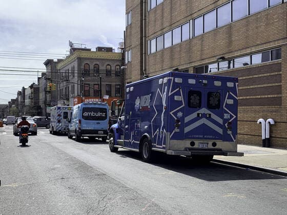 April 7, 2020, International, Brooklyn,New York USA: (NEW) Covid-19: Movement at Wyckoff Heights Medical center. April 7,2020 Brooklyn,New York,USA:The general movement at the Wyckoff hospital in Brooklyn this Tuesday (7)...Credit: Thenews2. International - ZUMAn293 20200407_znp_n293_027 Copyright: xNiyixFotex
