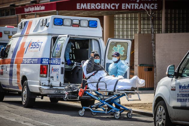 April 7, 2020, New York, NEW YORK, EUA: Ambulance movement with patients and health professionals in front of Wyckoff Medical Center Hospital in Brooklyn in New York during the Coronavirus COVID-19 pandemic in the United States. New York EUA - ZUMAc233 47122785st Copyright: xVanessaxCarvalhox