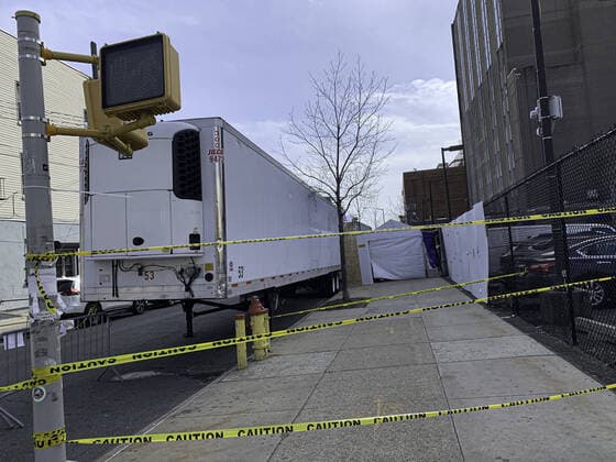 April 7, 2020, International, Brooklyn,New York USA: (NEW) Covid-19:Movement at Wyckoff hospital.April 7,2020, Brooklyn,New York,USA:The general movement at Wyckoff hospital, due to the covid-19 pandemic, refrigerated trucks are placed outside to put dead bodies, in Brooklyn , this Tuesday afternoon (7)...Credit: Thenews2 International - ZUMAn293 20200407_znp_n293_041 Copyright: xNiyixFotex