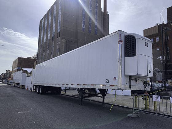 April 7, 2020, International, Brooklyn,New York USA: (NEW) Covid-19:Movement at Wyckoff hospital.April 7,2020, Brooklyn,New York,USA:The general movement at Wyckoff hospital, due to the covid-19 pandemic, refrigerated trucks are placed outside to put dead bodies, in Brooklyn , this Tuesday afternoon (7)...Credit: Thenews2 International - ZUMAn293 20200407_znp_n293_044 Copyright: xNiyixFotex