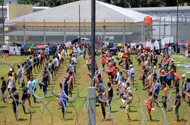 News Bilder des Tages April 7, 2020, Depok, Indonesia: Prisoners bask and do gymnastics in the sun at the Class 1 Detention Center. Accompanied by wardens officers activities carried out by prisoners to strengthen the body s immunity and avoid the disease virus attack. Depok Indonesia  - ZUMAPris 20200407_mda_r173_059 Copyright: xDasrilxRoszandix