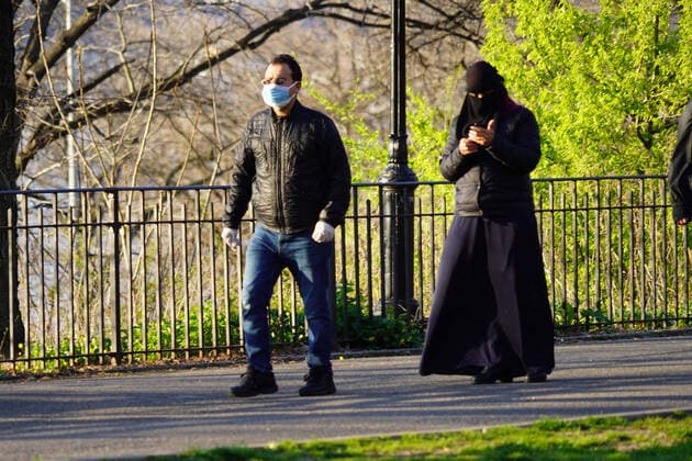 April 7, 2020, New York, New York, USA: New Yorkers take to the park, using social distancing and wearing masks during Covid19 Pandemic.Riverside Park, NYC.April 7, 2020.Photos by New York USA - ZUMAms4_ 20200407_zaf_ms4_017 Copyright: xSoniaxMoskowitzx