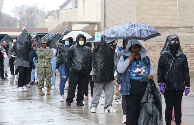 April 7, 2020, Milwaukee, Wisconsin, U.S: Milwaukee County residents line up to vote Tuesday April, 7, 2020 during the COVID-19 pandemic. Wisconsin Governor Tony Evers sought to postpone the elections because of the (coronavirus) COVID-19 pandemic, and was overruled by the Wisconsin Supreme Court to have the voting proceed as scheduled. Milwaukee U.S. - ZUMAr148 20200407_zap_r148_075 Copyright: xPatxA.xRobinsonx