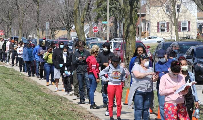 April 7, 2020, Milwaukee, Wisconsin, U.S: Milwaukee County residents line up to vote Tuesday April, 7, 2020 during the COVID-19 pandemic. Wisconsin Governor Tony Evers sought to postpone the elections because of the (coronavirus) COVID-19 pandemic, and was overruled by the Wisconsin Supreme Court to have the voting proceed as scheduled. Milwaukee U.S. - ZUMAr148 20200407_zap_r148_116 Copyright: xPatxA.xRobinsonx