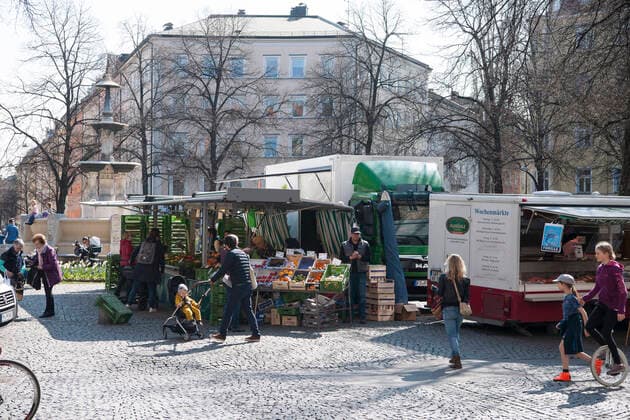 Muenchen Haidhausen , Wochenmarkt auf dem Weissenburger Platz