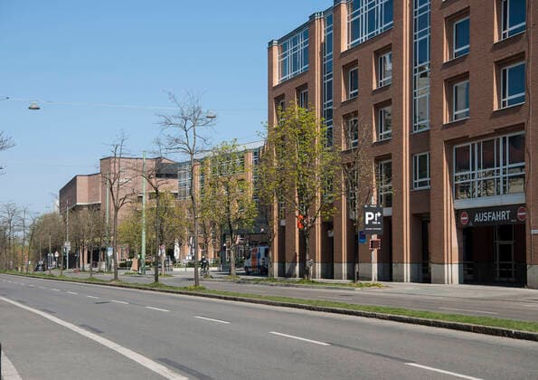 Muenchen Haidhausen , Gasteig Kulturzentrum und Hilton Hotel an der Rosenheimer Strasse
