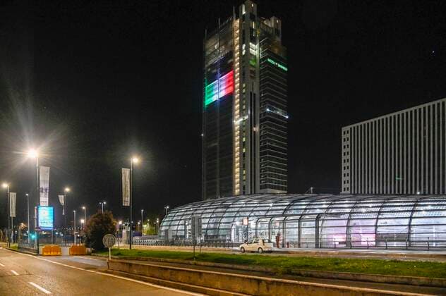 Turin. Intesa SanPaolo and Mole Antonelliana skyscraper with the Italian flag during the lockdown for Covid19 in the photo: Intesa San Paolo skyscraper  Copyright: xRiccardoxGiordanox xIPAx xFotosickix