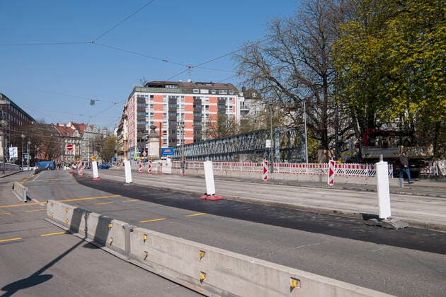 Muenchen Haidhausen , Behelfsbruecke fuer Fussgaenger und Radfahrer neben der Ludwigsbruecke die saniert wird