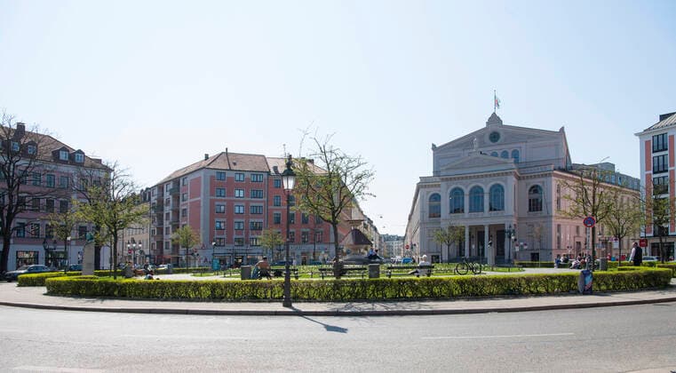 Muenchen, der Hot Spot am Gaertnerplatz wegen Corona Pandemie wenig besucht
