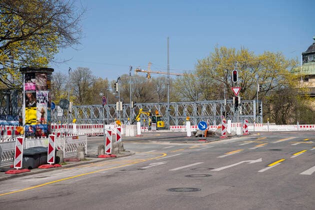 Muenchen, Baustelle Ludwigsbruecke, der prvisoische Steg fuer Fussgaenger und Radfahrer