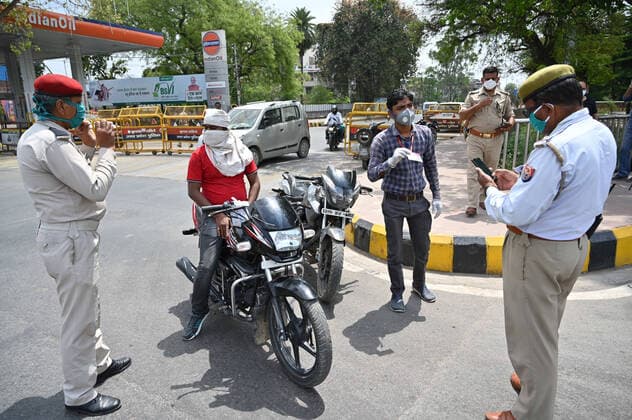 April 8, 2020, Prayagraj, Uttar Pradesh, India: Prayagraj: Police issue challan to commuter, who are outside without any proper reason during nationwide lockdown in wake of Coronavirus in Prayagraj on Wednesday, April 08, 2020. Prayagraj India - ZUMAv115 20200408_zap_v115_011 Copyright: xPrabhatxKumarxVermax