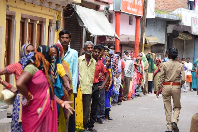 April 8, 2020, Prayagraj, Uttar Pradesh, India: Prayagraj: People donÃ¢â‚¬â ¢t follow social distance as they are in queue to take free grocery at Daraganj area during nationwide lockdown in wake of Coronavirus in Prayagraj on Wednesday, April 08, 2020. Prayagraj India - ZUMAv115 20200408_zap_v115_012 Copyright: xPrabhatxKumarxVermax