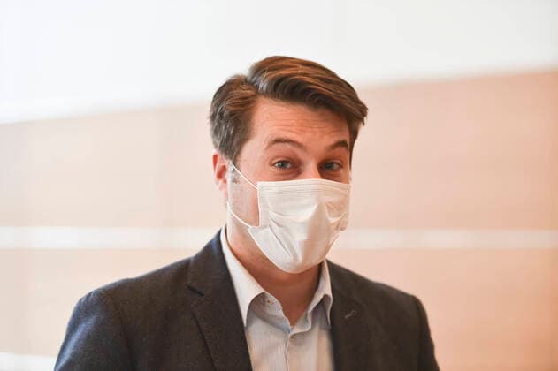 Stadtratssitzung im Zeichen von Corona am Dienstag (07.04.2020) in der Saarbrücker Congresshalle. Im Bild: Oberbürgermeister Uwe Conradt.