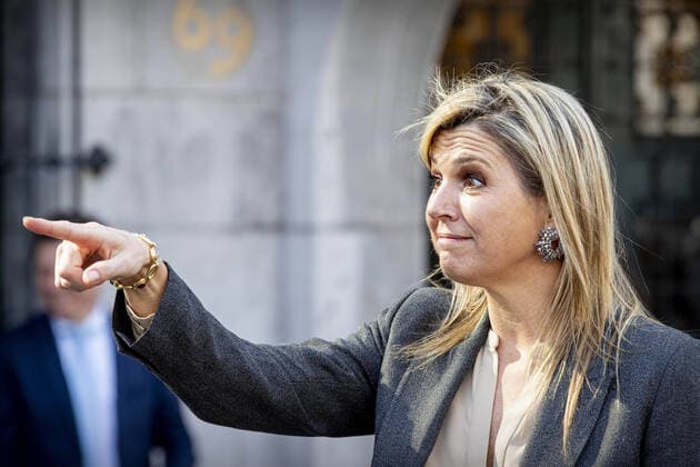 Bilder des Jahres 2020, Entertainment 04 April Entertainment Themen der Woche KW15 Entertainment Bilder des Tages 08-04-2020 Amsterdam Queen Maxima visited, in the context of the coronavirus outbreak (COVID-19), Hotel V Nesplein and the Irish Pub, The Tara at the Rokin in Amsterdam. Koninklijke Horeca Nederland (KHN) was the host of two conversations in which representatives of hotel and restaurant chains and smaller catering entrepreneurs informed Queen Máxima about the consequences of the outbreak of the coronavirus (COVID-19) for their companies.  Copyright: xPPEx