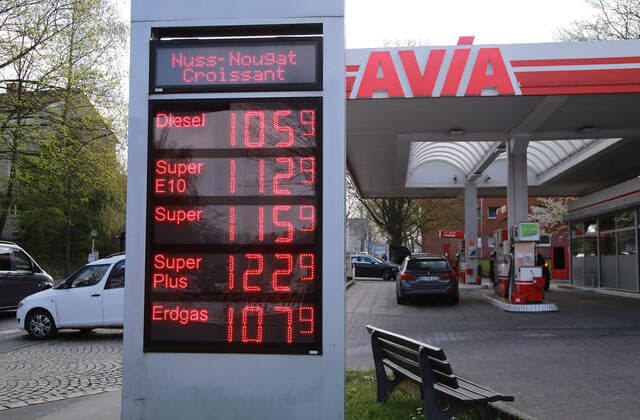 07.04. 2020 Dortmund Die Spritpreise rutschen weiter in den Keller. Auf Grund der Corona Krise sinkt der Verbrauch in der Wirtschaft und im Verkehrssektor ständig. Super 1,15 Euro, Diesel 1,05 Euro