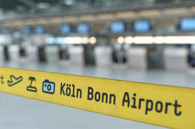DEU , DEUTSCHLAND : Aufgrund der Corona-Krise Corona-Pandemie ist der Konrad-Adenauer-Flughafen Koeln Bonn menschenleer Corona , 07.04.2020 DEU , GERMANY : Due to the Corona crisis Pandemic the airport Cologne is deserted , 07.04.2020