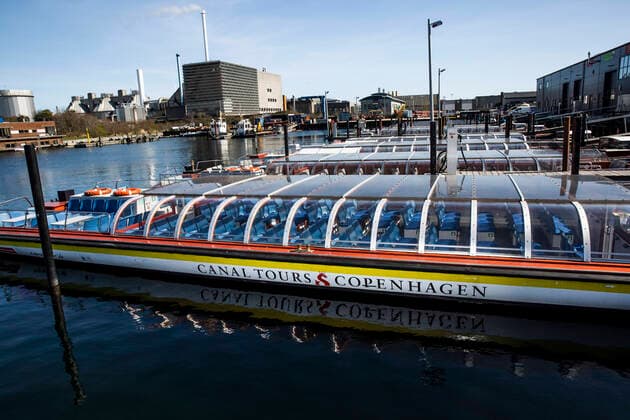 Stromma Canal Tours Copenhagens baade ligger stille ligger ved Industrilynetten i Koebenhavn onsdag den 8. april 2020. Paa grund af COVID-19 er det ikke muligt at komme paa havnerundfart i paasken.. , Denmark Copyright: ÓlafurxSteinarxRyexGestsson ÓlafurxSteinarxGestssonx COP106 spdk20200408-145501-L