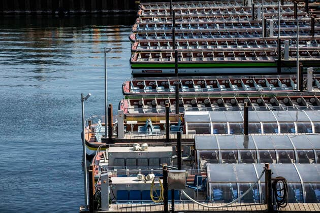 Stromma Canal Tours Copenhagens baade ligger stille ligger ved Industrilynetten i Koebenhavn onsdag den 8. april 2020. Paa grund af COVID-19 er det ikke muligt at komme paa havnerundfart i paasken.. , Denmark Copyright: ÓlafurxSteinarxRyexGestsson ÓlafurxSteinarxGestssonx COP106 spdk20200408-145558-L